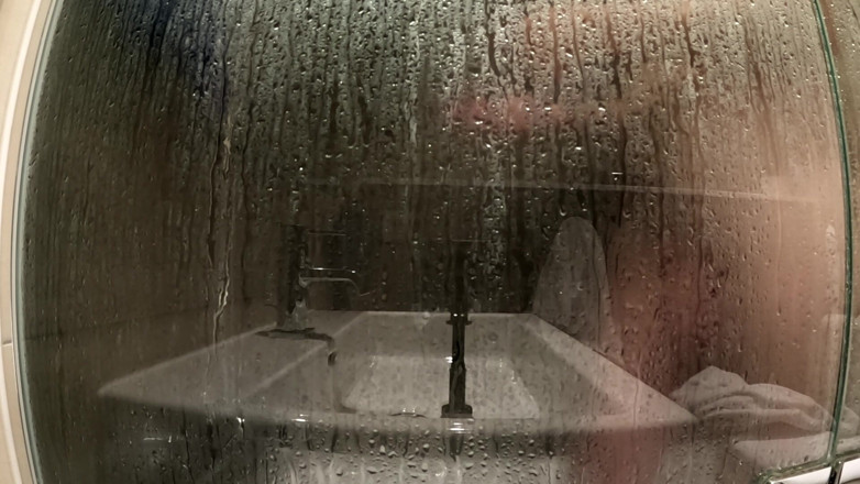 TheDane1122: Viens prendre une douche avec moi et ma bite