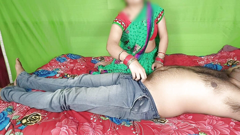 Pyaripooja22: Non appena la moglie andò in ufficio, il marito Consegnò...