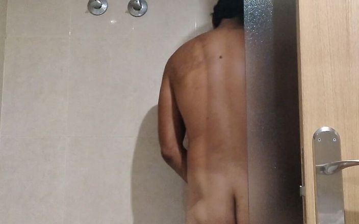 Boy top Amador: Taking a Nice Bath