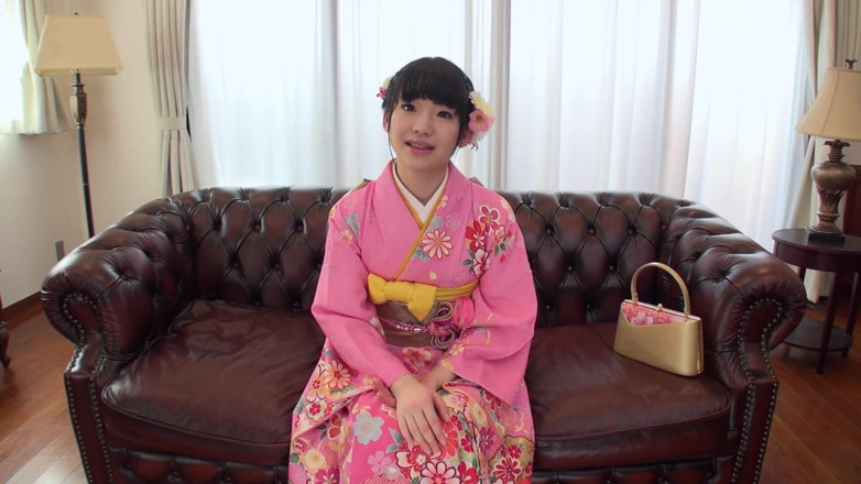 JapaneseAmateur: Une Japonaise se fait remplir sa chatte poilue de sperme...