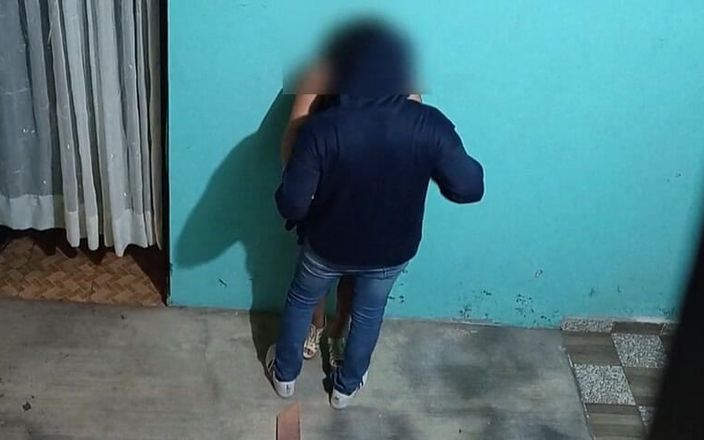 Katerine: Sorprendente la mia sorellastra con il vicino mentre il cornuto è...