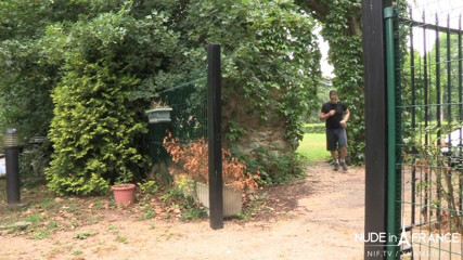 Nude in France: mast bare stan vaali phrench beb shannya Tweeks munh men...