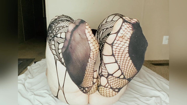 BellaBlast: Peituda em meia arrastão joi com porra contagem regressiva