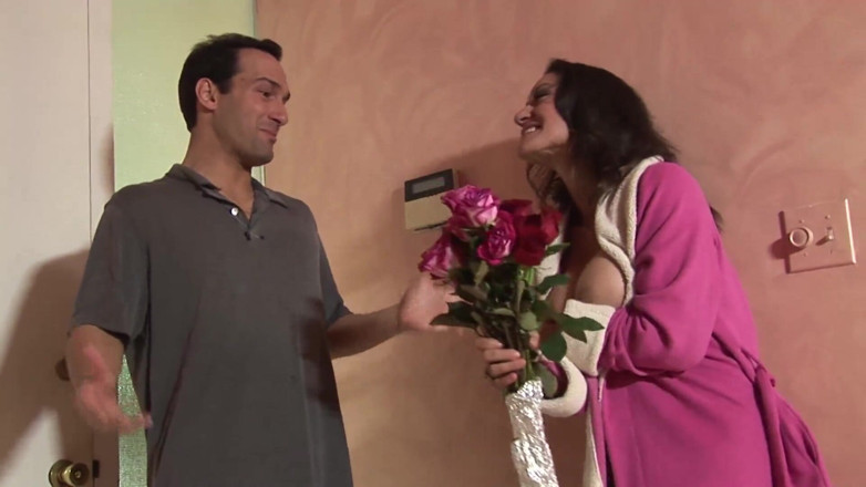 Milf in Love: Questo uomo non può credere che si stia scopando una...