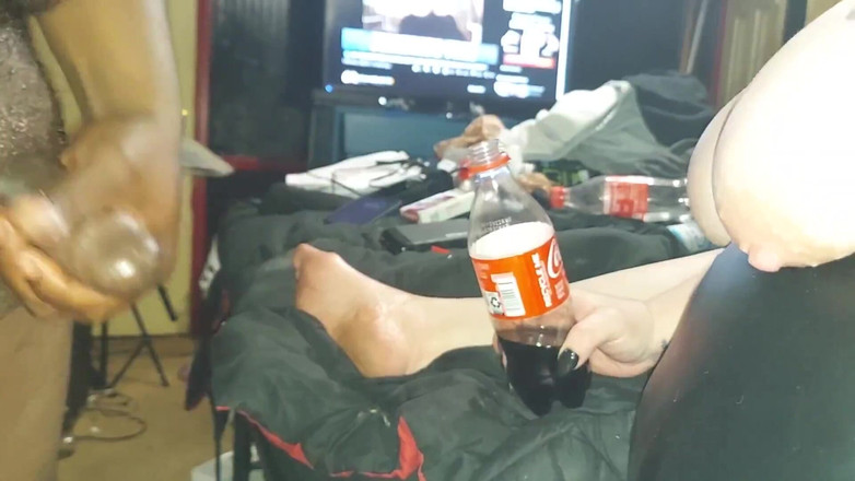 Anal_Angi_Rose: 胖乎乎的红发女郎提供深喉和阴户