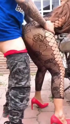 Barbietransxxxx: Nach einer sex-session mit diesem typen, der sehr weiß, wie...