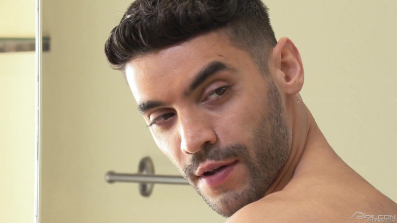 Falcon Studios: Arad Winwin man behandelt seinen perversen stiefbruder - FalconStudios