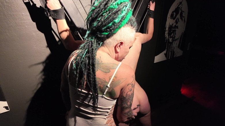 Domina Dark: Lust füllt den raum