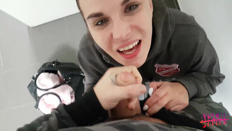 Aische Pervers: Foxy German babe gets her pussy drilled in a mall
