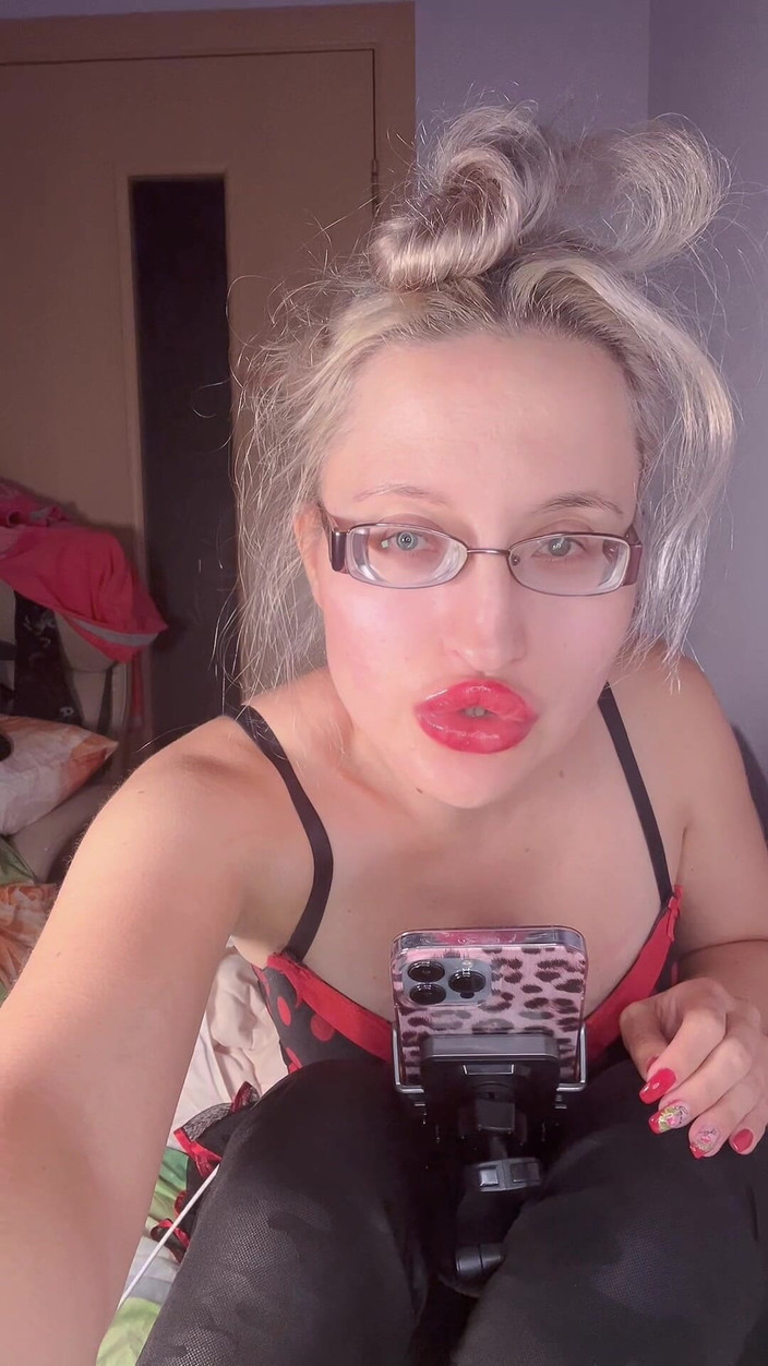 FinDom Goaldigger: Non Nude Tits Addiction