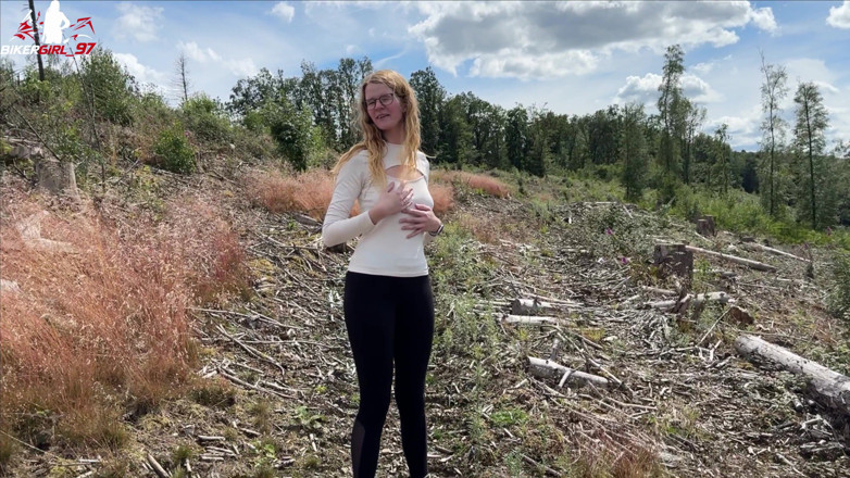 Bikergirl_97: Outdoor Pissing During a Hike with a Great View!