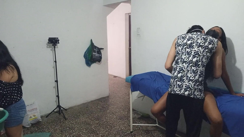 NEGRITA SEXY: Estaba visitando a mi vecina y luego el hombre que...