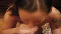 Sexy Amateurz: Aksi blowjob sudut pandangan pertama untuk si rambut coklat bertatu