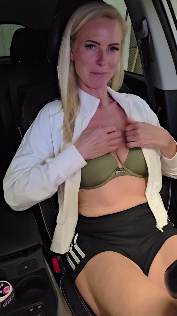 Dirty Tina: Mallorca MILF Historie I Część 4