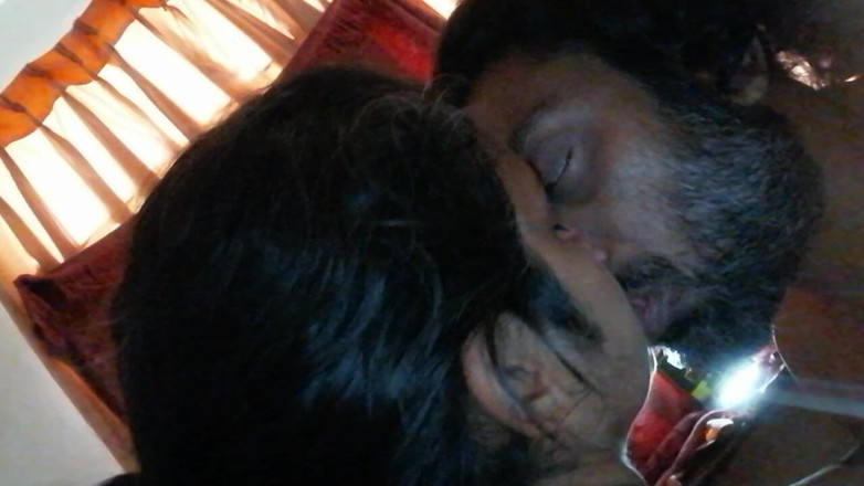 Tina Baby: Provocando os mamilos inchados da minha tia