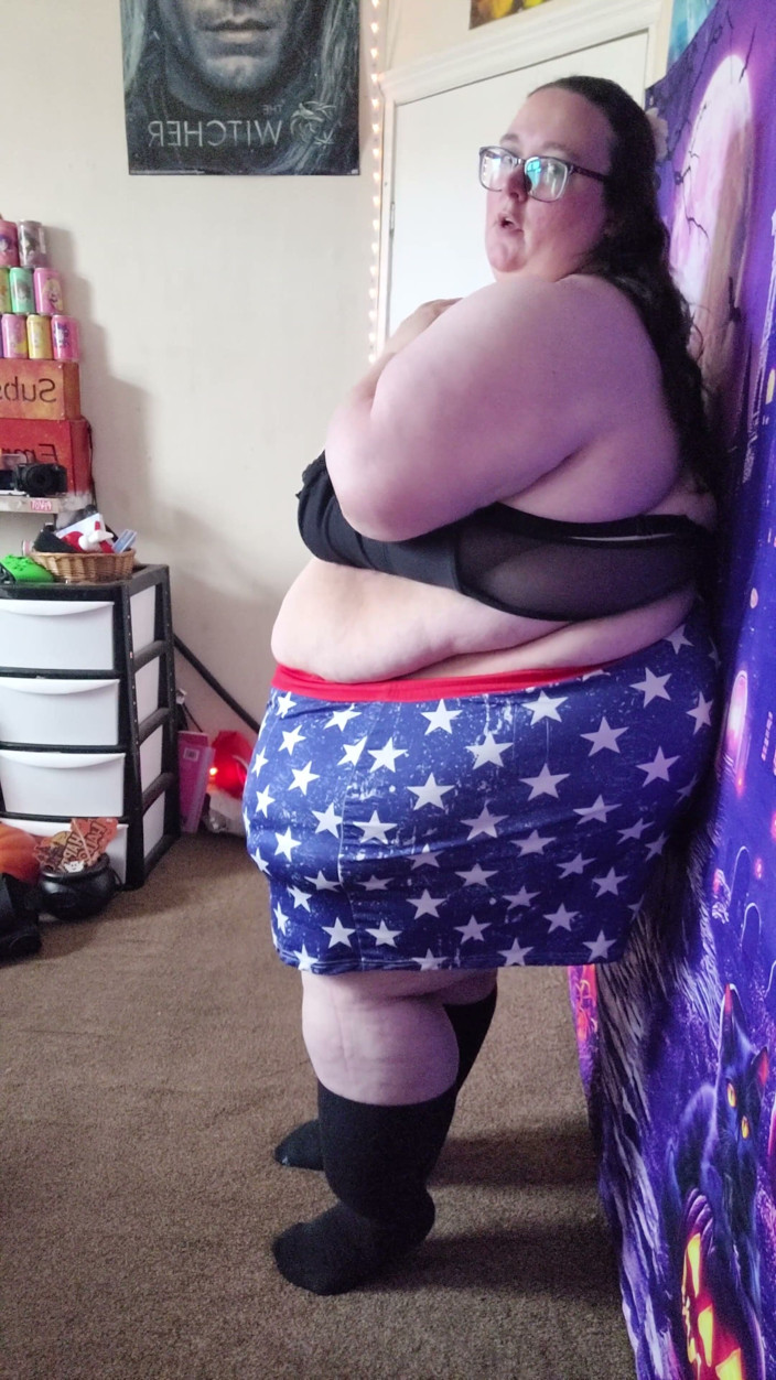 SSBBWLadyBrads: Hayranlarım için yandan soyunuyor