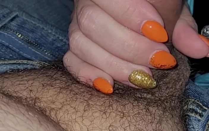 Realamateurs: 我吮吸他的鸡巴完全是空的。他的精液很美味