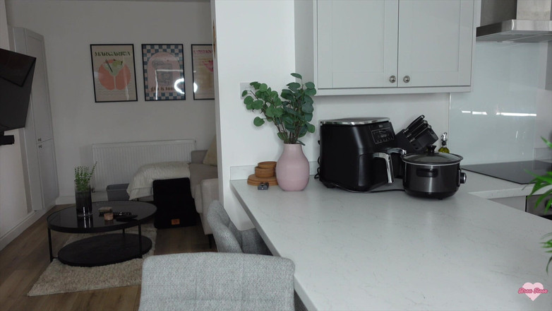 Brea Rose: Mengongkek ibu tiri yang bersin