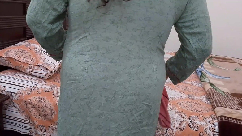 QueenbeautyQB: La cameriera calda che pulisce la camera era già pronta...