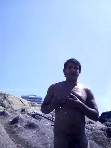 Boy top Amador: Very horny on the nudist beach