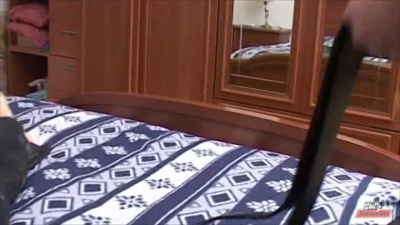 Vere Casalinghe Italia.: Mature lady gets fucked in badroom