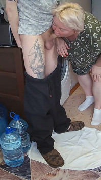 Komm in den mund der schwiegermutter nach wichsen und tiefem blowjob