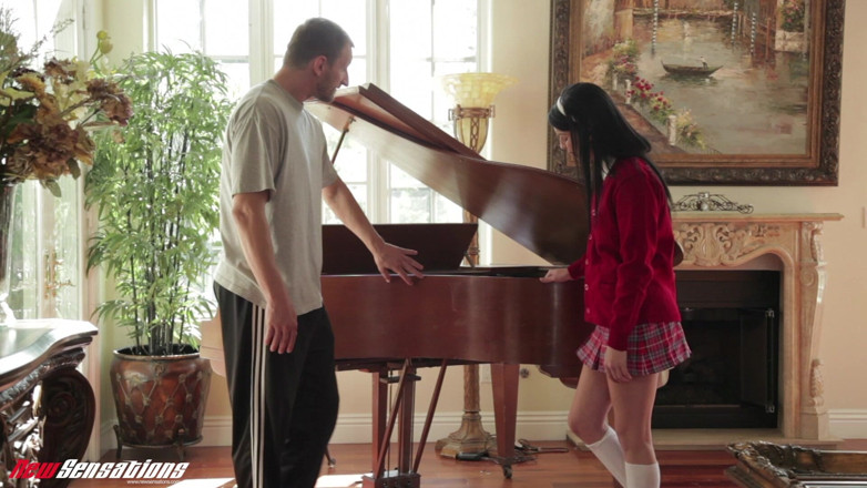New Sensations: Megan Piper - 더러운 작은 여대생 이야기