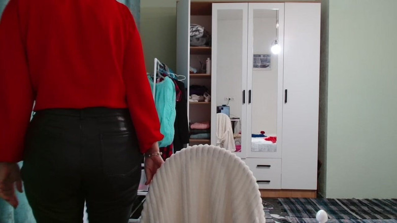 ANGELA_LADY: Russin zog sich in verschiedenen outfits an und sie wurde...