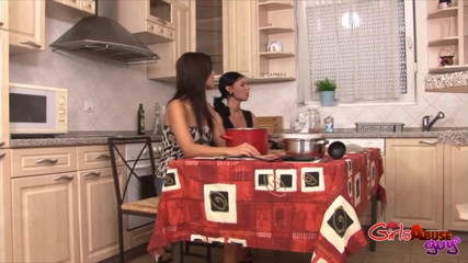 GirlsAbuseGuys: Kelas memasak