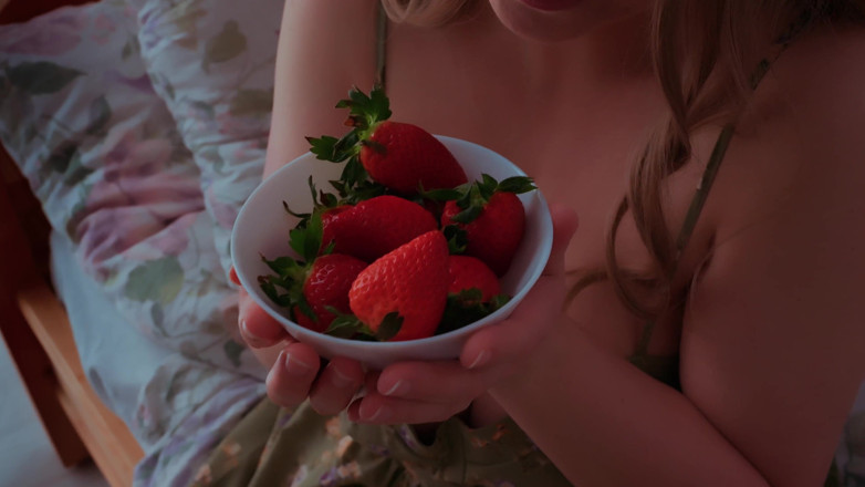 Mrs Wetslavs: Soft and Thirsty - 成熟した女性の春のマスターベーション。