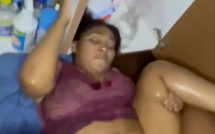 Kendale: Lonely Horny Mom Let Her Maintenances Guy Cum Inside of...