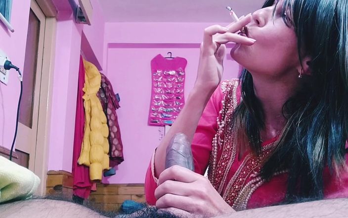 Bolly Karma: O mamă sexy drăguță atinge pula și se joacă în timp ce...