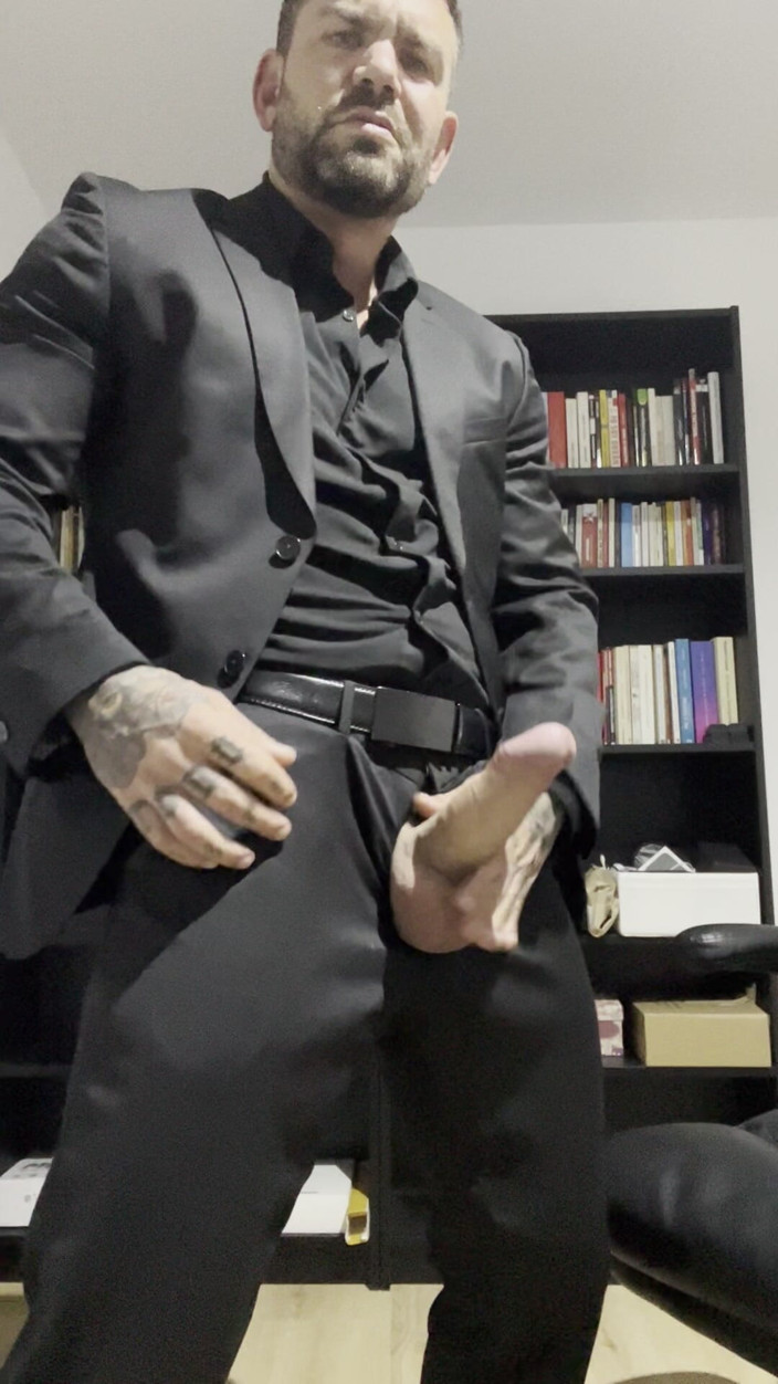 Juan Lucho Gay: Handsome Guy Masturbates in Suit