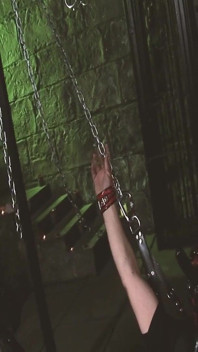 Scenă cu fete fetiș 3_brunette în lenjerie din latex se bucură de un vibrator și de pula prietenei ei legate