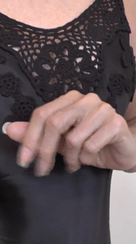 Joi clip lindas mãos e negligee de seda preta Lady Victoria Valente