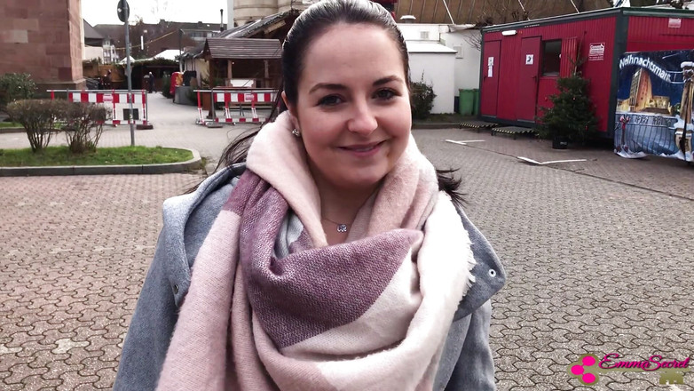 Emma Secret: "Marché de Noël fermé ! Un inconnu me baise à poil !"