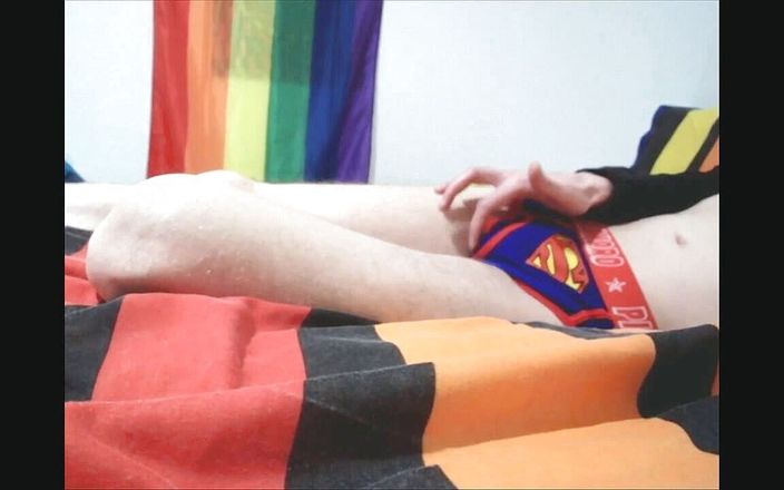 Custom Videos: Jouer en sous-vêtements super-héros avec éjaculation