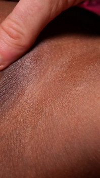 Teen châu Á 18 tuổi xinh đẹp chảy tràn tinh dịch trong âm hộ