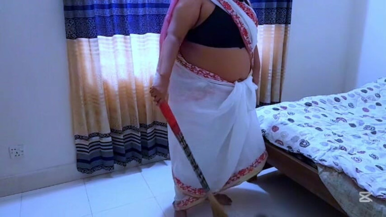 Aria Mia: 大胸部印度人被工作家伙性交