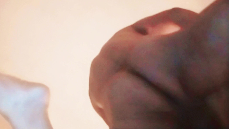 Lily & Theo: Reife nachbarsfrau