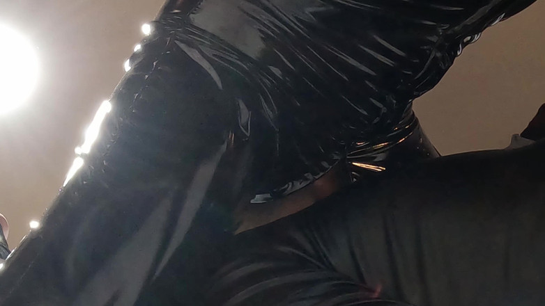 Jay_kate: Jag älskar att sitta på hennes ansikte för en orgasm, här är...