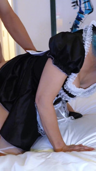สาวใช้เดินเข้าไปเจอฉันเปลือยเปล่า - Hotel 69 E04 - MILF สเตลล่า
