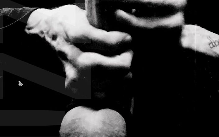 Chizzle: B &amp;w jeu de bite avec éjaculation