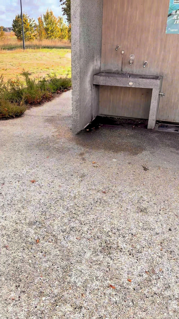 mekcho92000: Warm op de snelweg en rukken in het openbare toilet