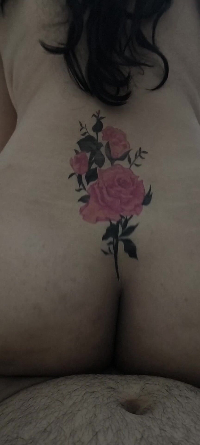 Lucy_Milf: Sahte dövmeli Hintli evli kadın ateşli anne