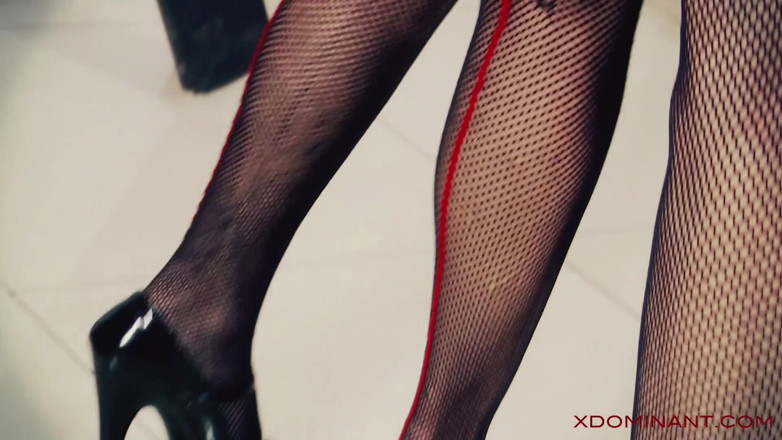 X Dominant: Xdominant 047 - lesbische overheersing slaaftraining
