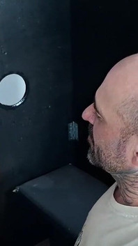 Femme Salope Suce Et Baise Des Inconnus Doués Dans Le Gloryhole