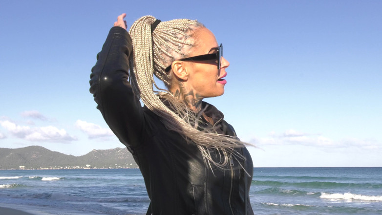 Deutsche Amateur Pornos: Tattooed MILF Gets Soaked in Cum After Wild Ride