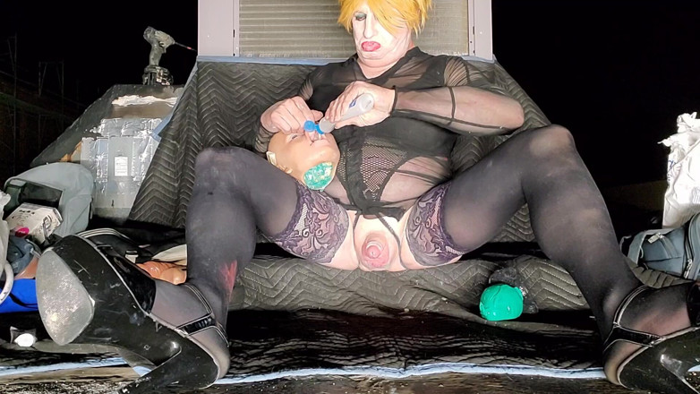 Ass destruction of a hetero sissy slut: Мастурбація на даху