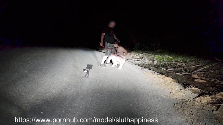 Toilet Mommy: Si jalang bogel di jalan raya awam yang taat dihina